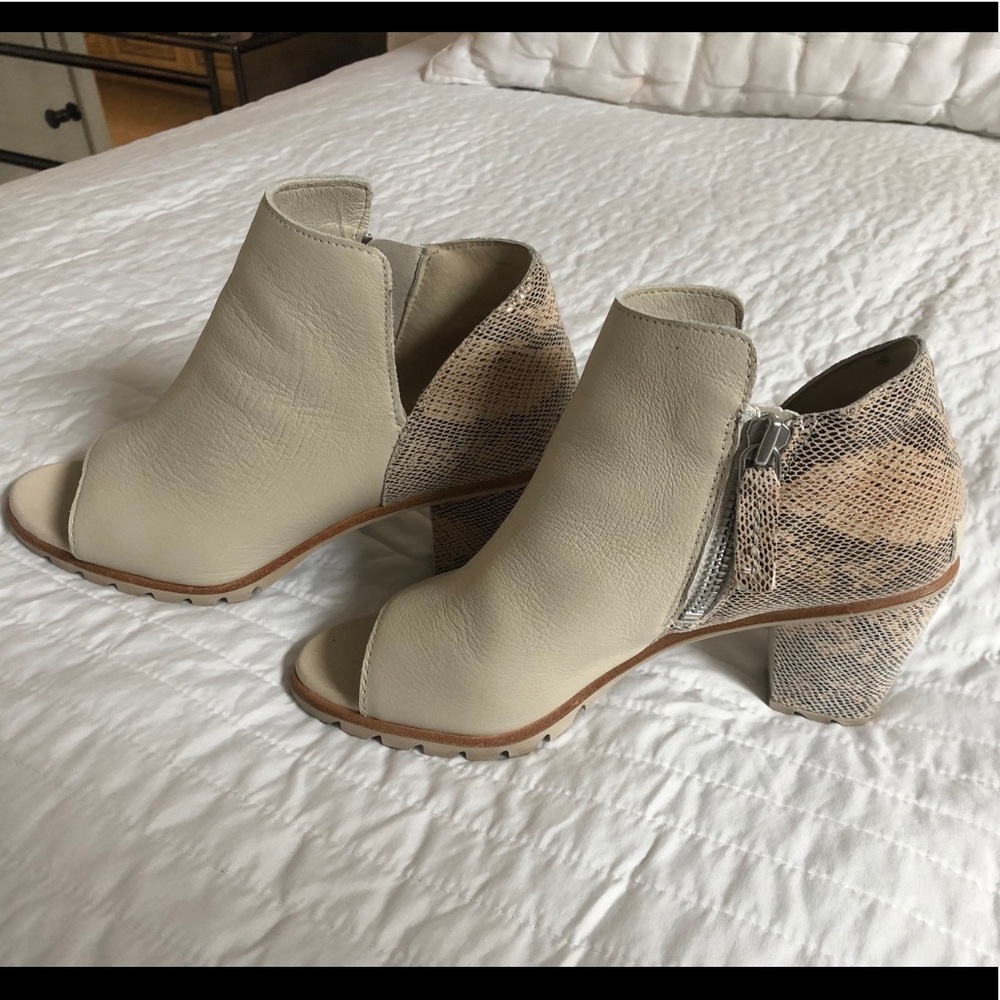 Women’s sorel sandal booties size 7
